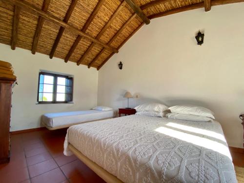 Monte Carvalhal da Rocha tesisinde bir odada yatak veya yataklar