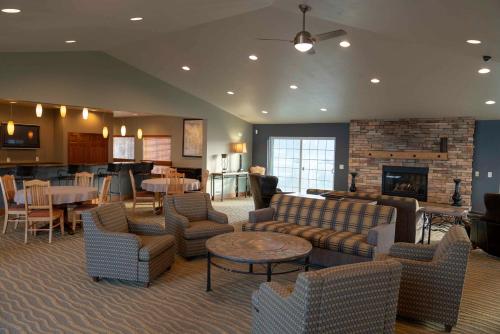 a lobby with couches and tables and a fireplace at Raintree's Sandcastle, Birch Bay in Blaine