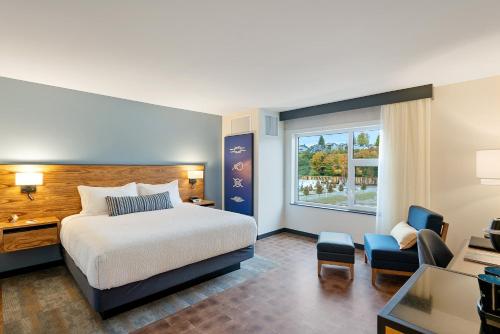 Postel nebo postele na pokoji v ubytování Hotel Indigo Seattle Everett Waterfront Place by IHG