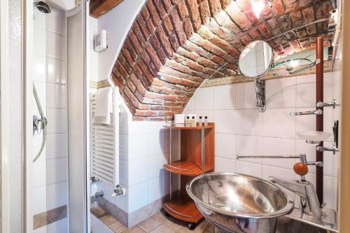 Unique Duomo Luxury Property tesisinde bir banyo