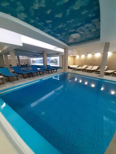 Bazén v ubytování Ski&Spa Milmari L17 nebo v jeho okolí
