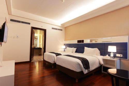 Кровать или кровати в номере Golden Palace Hotel Lombok