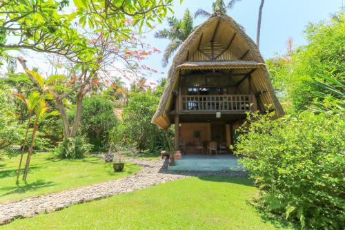 Κήπος έξω από το Palm Beach Villas Bali