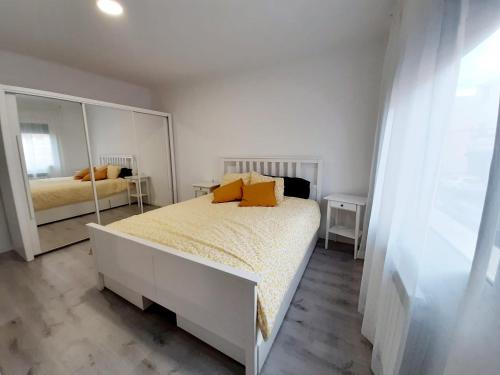 Łóżko lub łóżka w pokoju w obiekcie Nur Apartment