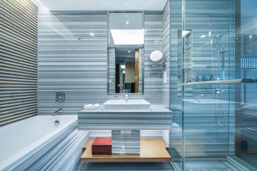 a bathroom with a tub and a sink and a shower at Galaxy minyoun Chengdu Hotel in Chengdu