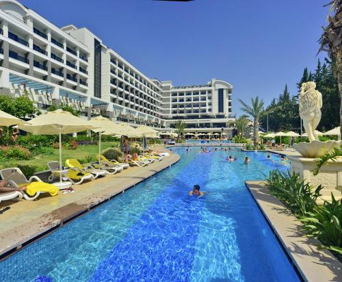 una piscina en un complejo con gente nadando en él en Seaden Valentine Resort & Spa Adults Only en Side