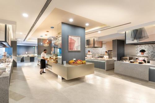 Comida en o cerca de este hotel