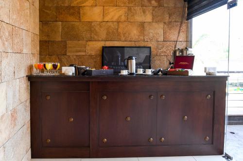 a wooden counter with drinks on top of it at Reston Hotel in Jounieh