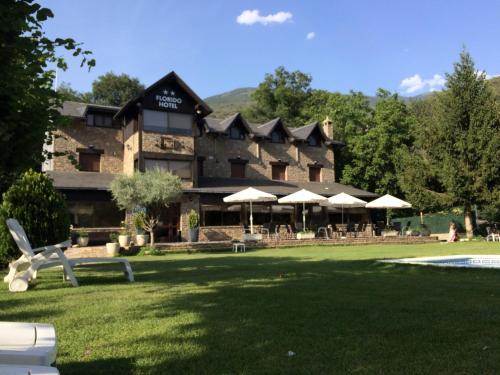 a large building with a lawn in front of it at Hotel Florido in Sort
