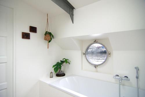 Un baño de Eco HouseBoat