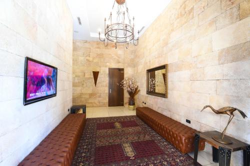 Gallery image of Reston Hotel in Jounieh