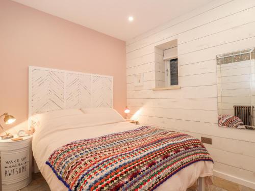 Säng eller sängar i ett rum på Beach Hut