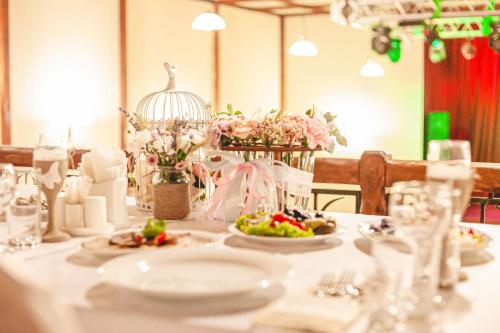 Ein Restaurant oder anderes Speiselokal in der Unterkunft Alean Family Resort & SPA Riviera 4* Ultra All Inclusive 