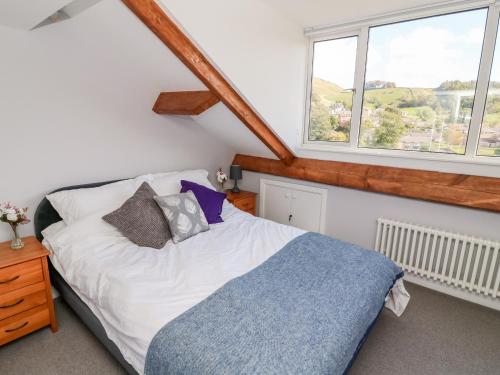 Llit o llits en una habitació de West View Cottage
