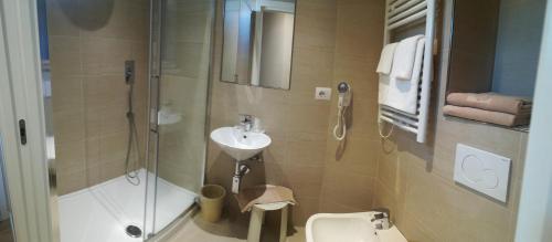 Ένα μπάνιο στο Roma Hotel