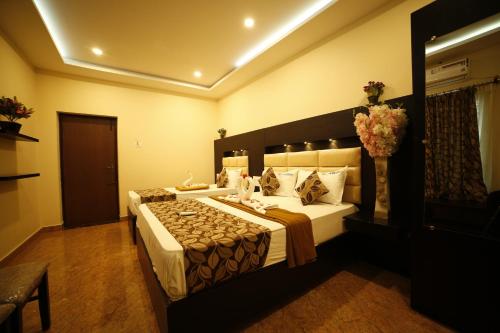Un ou plusieurs lits dans un hébergement de l'établissement Hotel Ragavendra Rameswaram