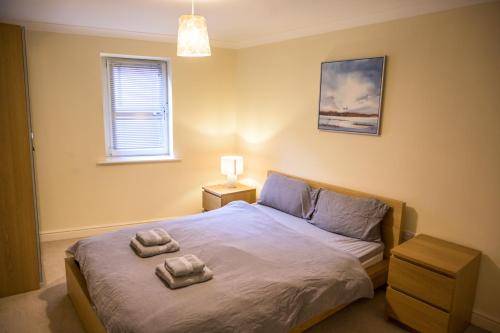 Llit o llits en una habitació de Bookbinders Apartments Leeds City Centre