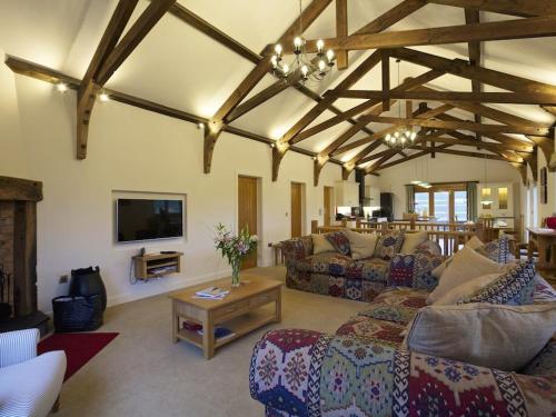 Higher Hill Barn – Photos 3