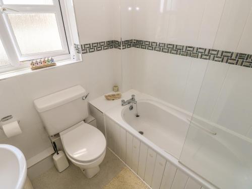 Ένα μπάνιο στο 2 Primrose Cottage