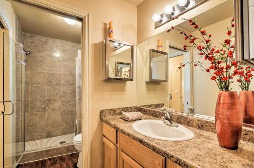 A bathroom at Kanab Condo with Pool and AC Less Than 1 Mi to Attractions!