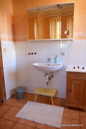 a bathroom with a sink and a mirror at Matthis-Hof in Waldshut-Tiengen