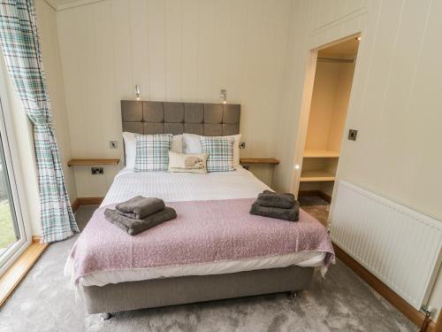 Posteľ alebo postele v izbe v ubytovaní Woodpecker Lodge