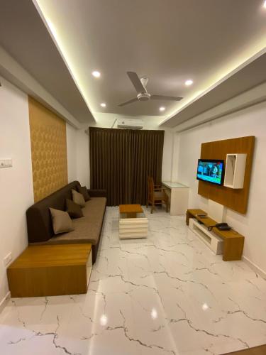 Televisyen dan/atau pusat hiburan di Utsavam Hotel Apartments