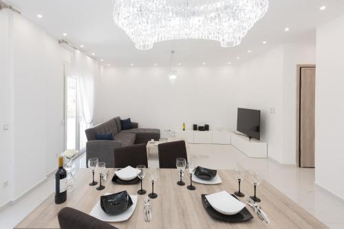 Despina's Luxury apt downtown