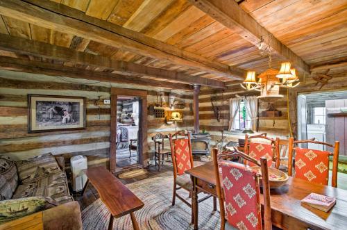Φωτογραφία από το άλμπουμ του Rustic Emory Cabin Rental Steps to E and H College σε Emory