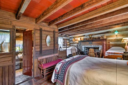 Φωτογραφία από το άλμπουμ του Rustic Emory Cabin Rental Steps to E and H College σε Emory