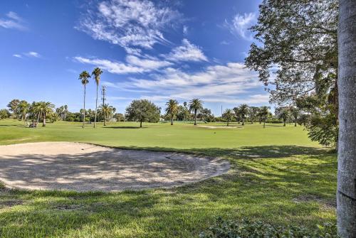 St Pete Condo with Heated Pool - 3 Miles to Beach