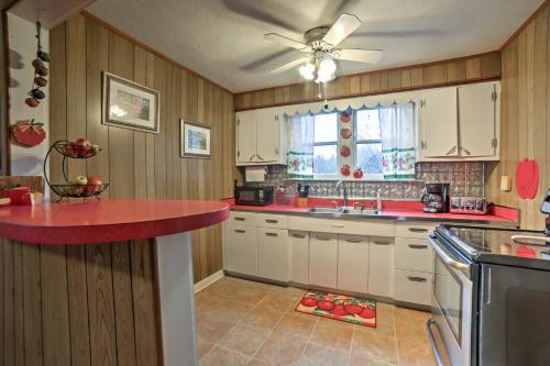 Gallery image of Burgettstown Home - 7 Mi to KeyBank Pavilion in Burgettstown