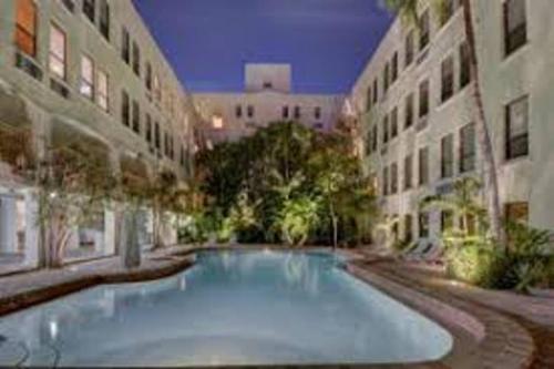 Bazén v ubytování ORCHID SUITES - Historic Palm Beach Hotel Condominium nebo v jeho okolí