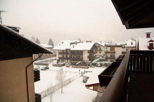a town covered in snow with buildings and roofs at Residenza Marconi in Pinzolo