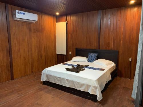 A bed or beds in a room at MC Padi Dive Resort
