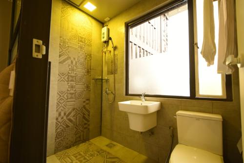 Bilik mandi di Hotel Snow Angeles