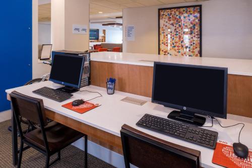 an office with a desk with a computer on it at Holiday Inn Express Sierra Vista by IHG in Sierra Vista