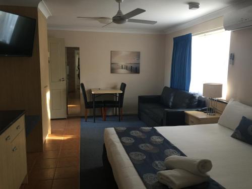 TV a/nebo společenská místnost v ubytování Park Beach Resort Motel