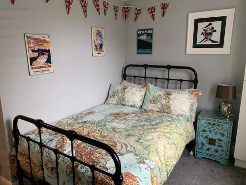 A bed or beds in a room at Alberts View 