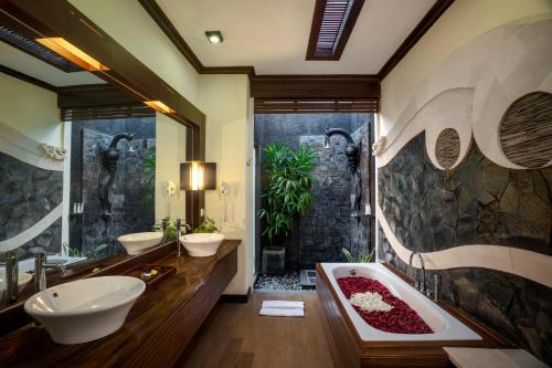 Un baño de The Bali Dream Villa & Resort Echo Beach Canggu