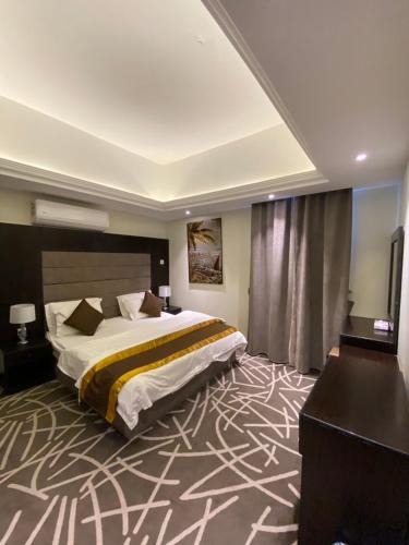 A bed or beds in a room at Desert Rose