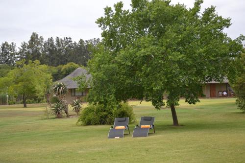 Jardín al aire libre en Chrislin African Lodge
