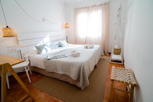 Postel nebo postele na pokoji v ubytování Hostal Sa Posada Set Cales