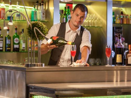 Гости Mercure Paris Massy Gare TGV