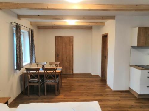 Una cocina o cocineta en Horská chata U Rychlých Filipovice