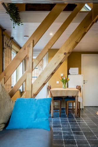 a living room with a couch and a table at B&B Art.14 in Morkhoven