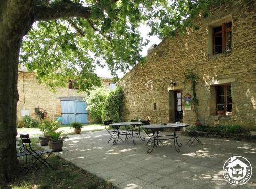 Το κτήριο όπου στεγάζεται  το bed & breakfast