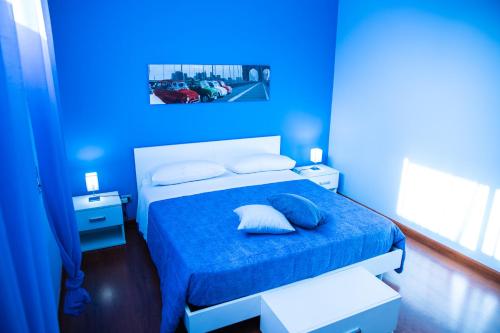 a blue room with a bed with a blue room at Arcobaleno Guest House Pellaro in Pellaro