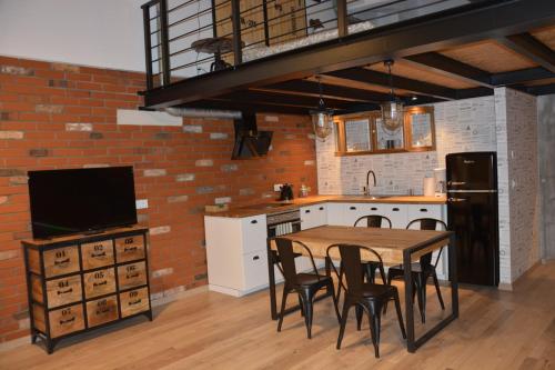 Kuchyň nebo kuchyňský kout v ubytování LoftStyle Apartament 2