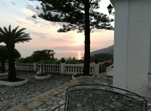 Paesaggio naturale nelle vicinanze della villa